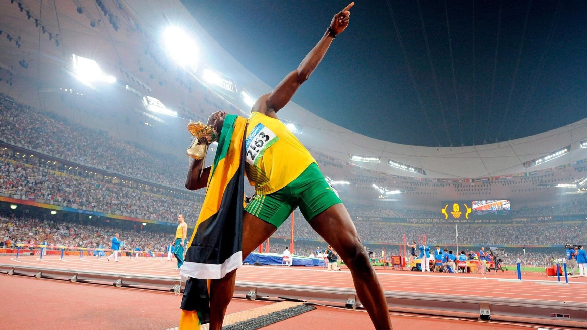 球员在比赛中展现出闪光的篮球技艺,展示出篮球