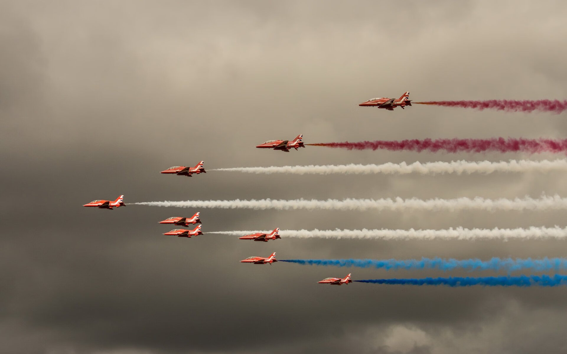 “简阳文体中心篮球赛:观众热情高涨,精彩绝伦”